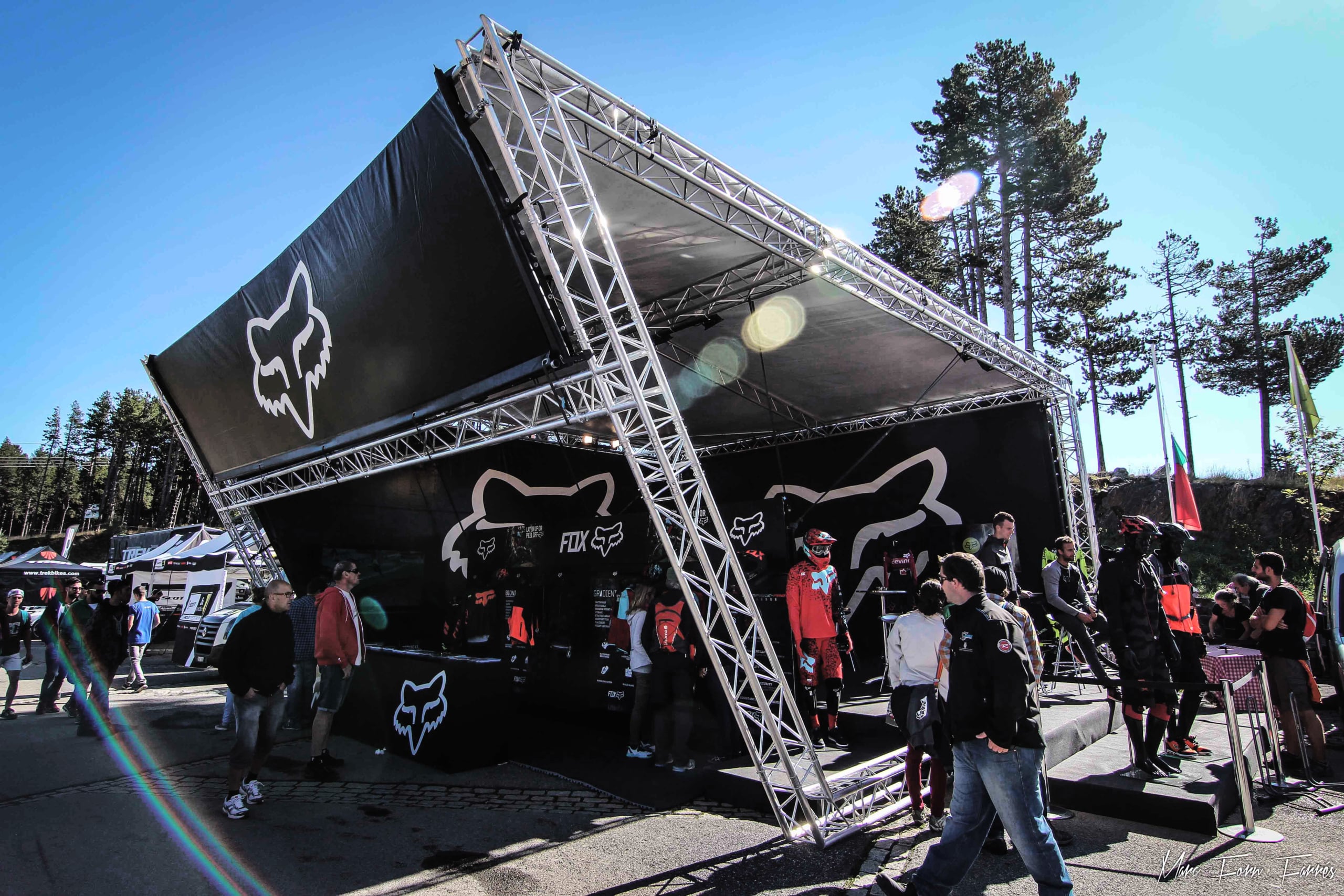 Diseño de stands personalizados para cualquier tipo de evento. Proyecto realizado para FOX Racing.